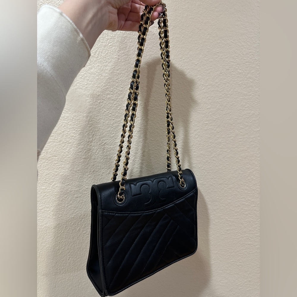 Tory Burch small classic one flap gold chain crossbody/ shoulder bag - Picture 4 of 16
